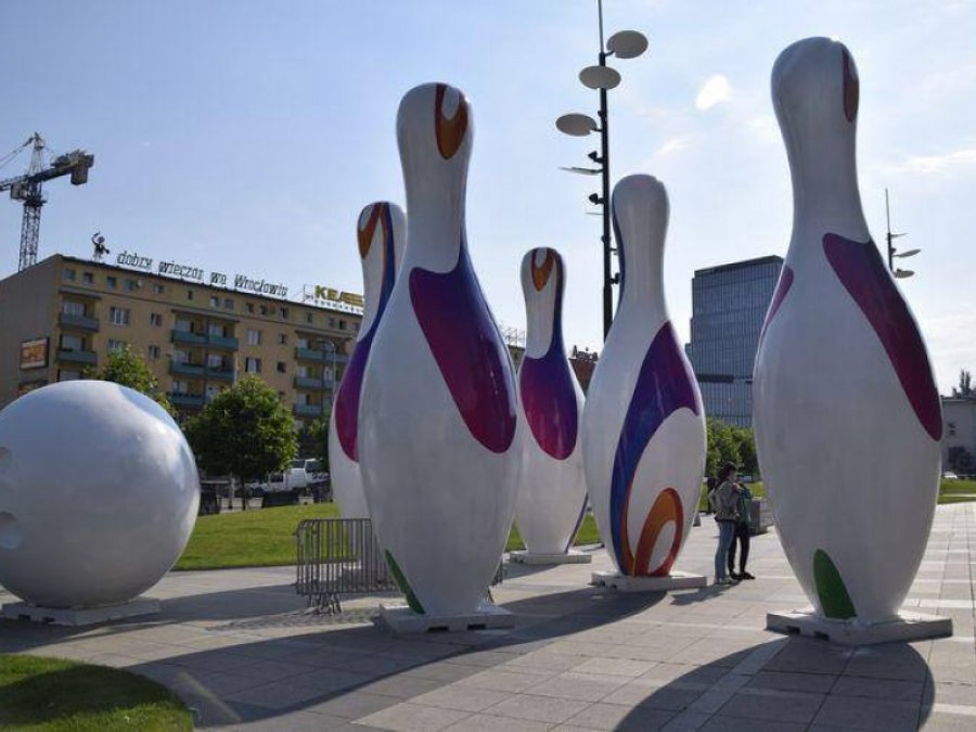 Giant figures - Bowling