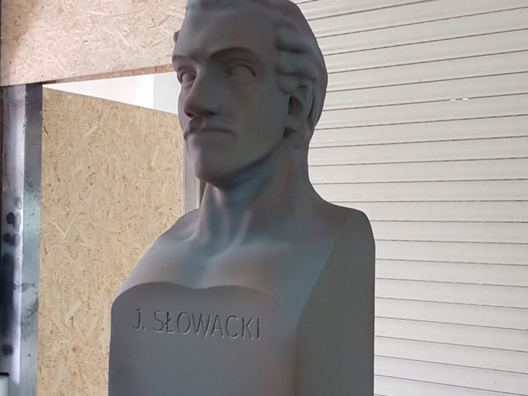 Dekoracja sceny teatralnej  - Popiersie J. Słowackiego